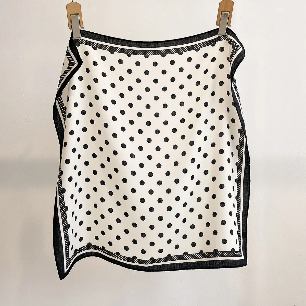 Luxury Polka Dot Printed Squar - Silk Neck Scarf 评论和价格