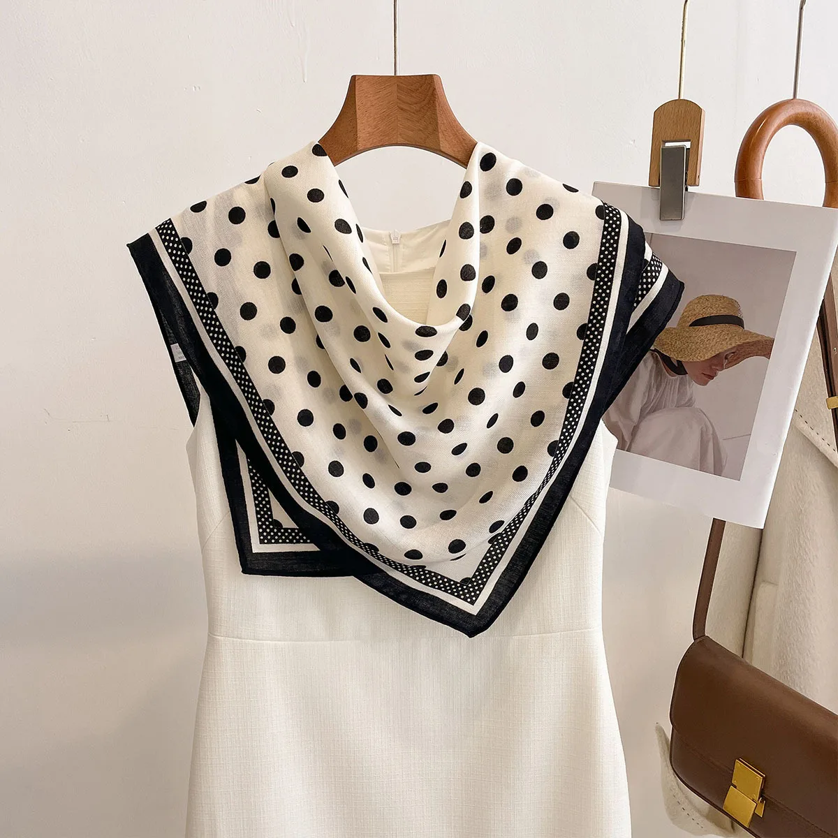 Luxury Polka Dot Printed Squar - Silk Neck Scarf 评论和价格