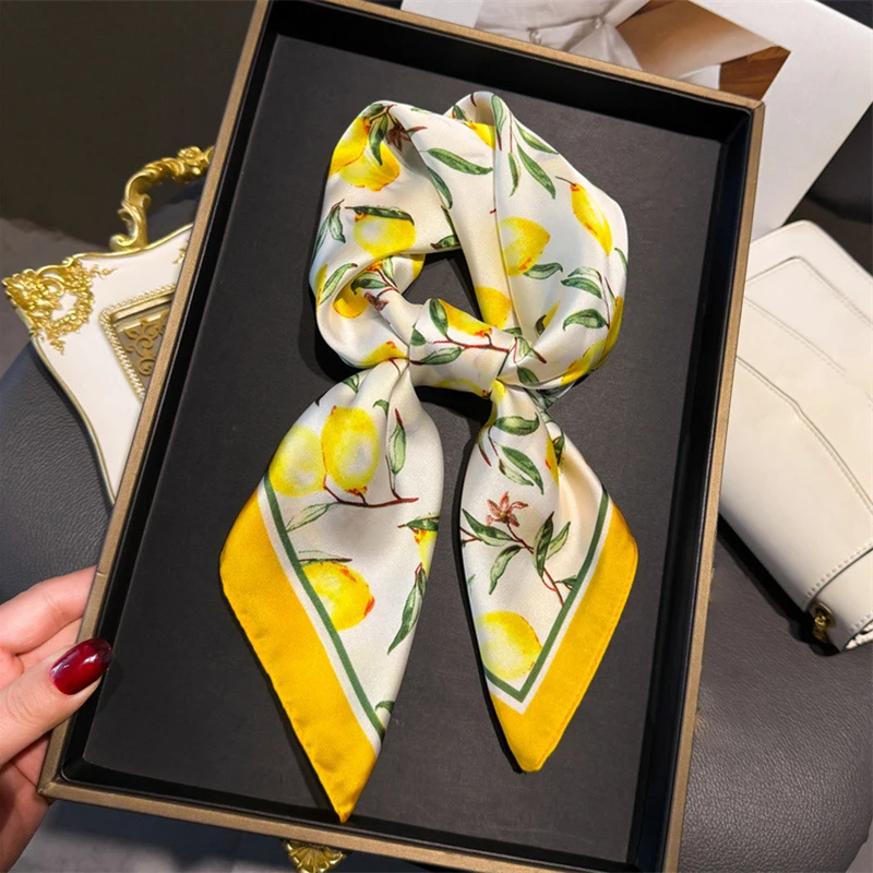 70cm Square Lemon Print Yellow - Silk Neck Scarf 评论和价格